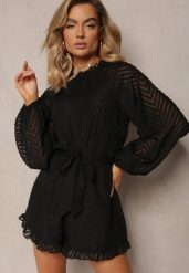 Czarny Elegancki Kombinezon z Tłoczonym Wzorem Falbankami i Bufiastymi Rękawami Dalisa. Czarne sukienki damskie Renee, na spotkanie biznesowe, l, bez wzorów, eleganckie, bez kołnierzyka, bez ramiączek. Za 109.99 zł.
