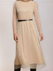 Elegancka sukienka szmizjerka z paskiem - złoty. Żółte sukienki damskie Sinsay, l, bez wzorów, eleganckie, bez kołnierzyka, bez ramiączek, szmizjerki. Za 59.99 zł.