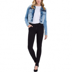 Dżinsy "Melinda" - Skinny fit - w kolorze czarnym. Czarne jeansy damskie Cross Jeans. W wyprzedaży za 136.95 zł.