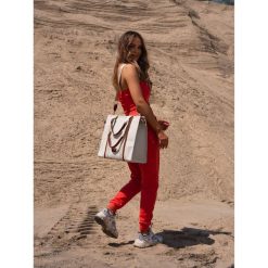 Modna shopperka damska w brązowo-beżowym kolorze z regulowanym paskiem w zestawie Peterson PTN CAN-04. Brązowe torebki do ręki damskie Peterson, bez wzorów, z poliamidu, eleganckie, bez dodatków. Za 139.99 zł.