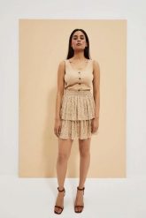 Spódnica mini z falbanami ciemnobeżowa. Brązowe spódnice damskie MOODO, m, bez wzorów, z poliesteru, mini. W wyprzedaży za 39.99 zł.