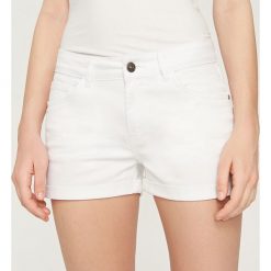 Jeansowe szorty - Biały. Szorty damskie marki Reserved. Za 89.99 zł.