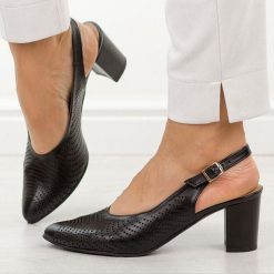 Cappucciono skórzane Polskie czółenka damskie Deoni D136. Czółenka damskie Deoni, w ażurowe wzory, ze skóry, biznesowe, bez obcasa, na obcasie, bez zapięcia. Za 429.00 zł.