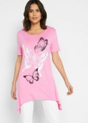 Długa koszulka z dłuższymi bokami i nadrukiem w motyle. Czerwone bluzki damskie bonprix, bez wzorów, bez kołnierzyka. Za 89.99 zł.