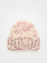 Strukturalna czapka beanie - wielobarwny. Czapki i kapelusze damskie Reserved, bez wzorów. W wyprzedaży za 32.99 zł.