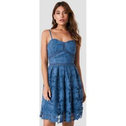 NA-KD Boho Koronkowa sukienka na ramiączkach - Blue. Sukienki damskie marki NA-KD Boho. Za 242.95 zł.