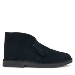 Trzewiki Clarks. Czarne botki damskie Clarks, bez obcasa, na płaskiej podeszwie, bez zapięcia. Za 489.99 zł.
