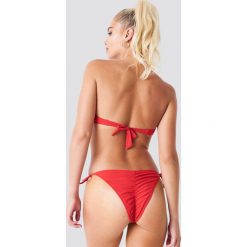 NA-KD Swimwear Dół bikini z marszczeniem - Red. Czerwone bikini damskie NA-KD Swimwear. Za 52.95 zł.