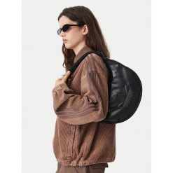 Torebka adidas. Czarne torebki do ręki damskie Adidas, bez wzorów, klasyczne, bez dodatków. Za 179.99 zł.