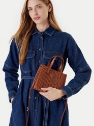 Guess Torebka Brigitta Mini HWWZ72 06770 Brązowy. Brązowe torebki do ręki damskie Guess, z aplikacjami, ze skóry, bez dodatków. Za 319.99 zł.