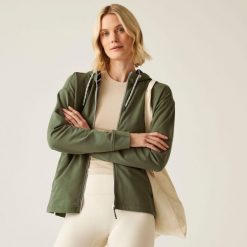 Bluza turystyczna damska Bayletta z kapturem. Zielone bluzy sportowe damskie Regatta, bez wzorów, z kapturem, trekkingowe. W wyprzedaży za 229.99 zł.