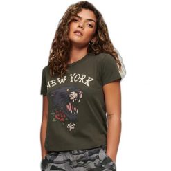 Koszulka damska Superdry Tattoo Graphic années 90. Zielone t-shirty damskie Superdry., m, bez wzorów, z bawełny, eleganckie, bez kołnierzyka. Za 147.50 zł.