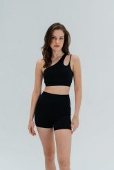 Damskie szorty sportowe do jogi Moonholi Glam z kieszeniami. Czarne szorty sportowe damskie MOONHOLI, l, bez wzorów, ze skóry, sportowe, z podwyższonym stanem, na fitness i siłownię. Za 229.00 zł.