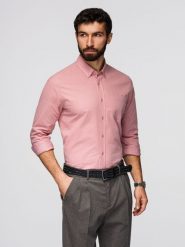 Męska koszula bawełniana REGULAR FIT z kieszenią - różowa V3. Czerwone koszule męskie Ombre Clothing, m, bez wzorów, z bawełny, biznesowe, bez kołnierzyka, bez ramiączek. Za 189.99 zł.