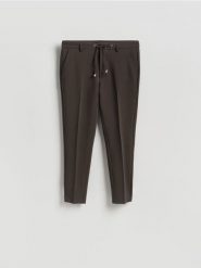 Spodnie chino slim - brązowy. Brązowe spodnie materiałowe męskie Reserved, l, bez wzorów, z dzianiny. Za 129.99 zł.