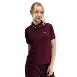 Damska golfowa koszulka polo pique Siroko Valderrama-W Cherry. Czerwone obuwie sportowe damskie SIROKO, bez wzorów, prążkowane, na golfa. Za 135.00 zł.