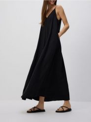 Sukienka midi z modalu - czarny. Czarne sukienki damskie Reserved, l, bez wzorów, bez kołnierzyka, bez ramiączek, midi. Za 139.99 zł.