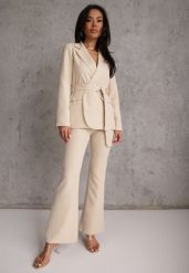 Beżowy Komplet o Garniturowym Kroju z Marynarką z Wiązaniem i Spodniami Falestra. Brązowe żakiety damskie Renee, m, bez wzorów, casualowe. Za 209.99 zł.