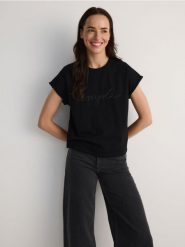 T-shirt kimono z nadrukiem - czarny. Czarne t-shirty damskie Reserved, l, bez wzorów, z bawełny, bez kołnierzyka. W wyprzedaży za 39.99 zł.