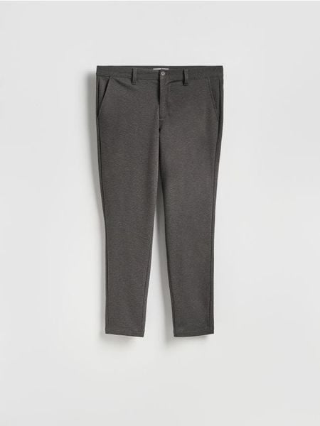 Spodnie slim z wiskozą - ciemnobrązowy. Brązowe spodnie materiałowe męskie Reserved, l, bez wzorów, z tkaniny. Za 149.99 zł.