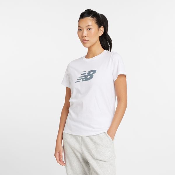 Koszulka damska New Balance WT43582WT – biała. Białe koszulki sportowe damskie New Balance, l, bez wzorów, z materiału, bez kołnierzyka, bez ramiączek. Za 119.99 zł.