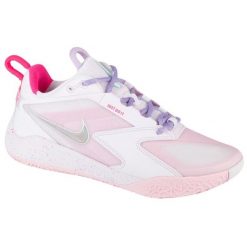 Buty Nike Zoom Hyperace 3 Se HF3239-100 różowe. Czerwone obuwie sportowe damskie bez wzorów, z materiału, do biegania, nike zoom. Za 749.87 zł.
