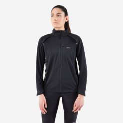 Kurtka do biegania damska Kiprun Run 900 Warm Regul. Czarne kurtki damskie KIPRUN, na jesień, s, z aplikacjami, z materiału, bez kaptura, do biegania. Za 249.99 zł.