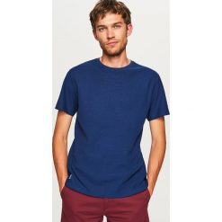 Gładki t-shirt - Granatowy. Niebieskie t-shirty męskie Reserved. Za 49.99 zł.