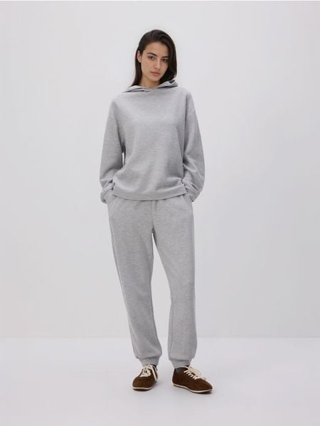 Bluza z kapturem - jasnoszary. Szare bluzy damskie Reserved, l, bez wzorów, z bawełny, z kapturem. Za 119.99 zł.