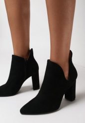 Czarne Botki Dynothea. Czarne botki damskie Born2be, ze szpiczastym noskiem, za kostkę, bez obcasa, na obcasie, bez zapięcia. Za 44.99 zł.