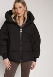 Czarna Pikowana Kurtka o Kroju Oversize z Kapturem Mevisana. Czarne kurtki damskie Born2be, na zimę, l, bez wzorów, z dzianiny, z kapturem. Za 289.99 zł.
