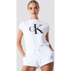 Calvin Klein Szorty Beach Runner - White. Białe szorty damskie Calvin Klein, z nadrukiem. Za 202.95 zł.