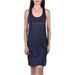 Tommy Hilfiger Tommy Short Tank Dress Tee Navy Blaze r UW0UW01730 -416 (rozmiar S). Niebieskie sukienki damskie Tommy Hilfiger, s, bez wzorów, bez kołnierzyka, bez ramiączek. W wyprzedaży za 185.00 zł.