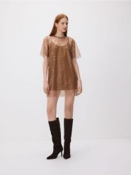 Cekinowa sukienka mini - brązowy. Brązowe sukienki damskie Reserved, l, bez wzorów, z tkaniny, bez kołnierzyka, bez ramiączek, mini. W wyprzedaży za 89.99 zł.