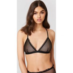 NA-KD Lingerie Siateczkowy biustonosz z falbanką - Black. Biustonosze marki NA-KD Lingerie. W wyprzedaży za 21.88 zł.