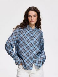 Bluzka z mandaryńskim zapięciem - wielobarwny. Bluzki damskie Reserved, l, bez wzorów, z tkaniny, bez kołnierzyka, bez ramiączek. Za 149.99 zł.