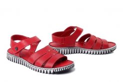MANITU 910329-04 rot, sandał damskie. Czerwone sandały damskie Manitu, bez wzorów, ze skóry, bez obcasa, bez zapięcia. Za 229.42 zł.