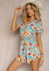 Jasnoniebieski Krótki Kombinezon z Wiskozy z Ozdobnymi Falbankami w stylu Boho Tatella. Niebieskie sukienki dla dziewczynek Renee, na lato, bez wzorów, z wiskozy, boho, bez ramiączek, krótkie. Za 49.99 zł.
