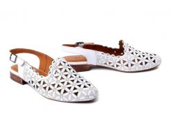 BOCCATO 408.759 biały, czółenka damskie. Białe czółenka damskie Boccato, w ażurowe wzory, z gumy, bez obcasa, na obcasie, bez zapięcia. Za 254.92 zł.