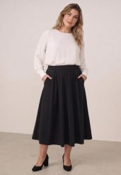 Czarna Rozkloszowana Spódnica z Wysokim Stanem Ismotis. Czarne spódnice damskie Born2be, l, bez wzorów, z podwyższonym stanem, plus size, midi, dopasowane. Za 89.99 zł.