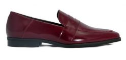 Bordowe loafersy - wsuwane buty męskie - penny loafers T215. Czerwone mokasyny męskie Modini Moda Męska, z gumy, klasyczne. W wyprzedaży za 297.00 zł.