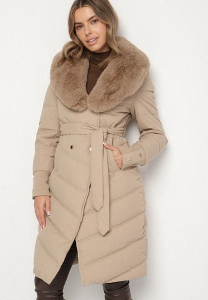 Beżowa Elegancka Kurtka z Pikowanymi Przeszyciami i Futrzanym Kołnierzem Gallea. Brązowe kurtki damskie Born2be, na zimę, l, bez wzorów, z dzianiny, eleganckie, bez kaptura. Za 249.99 zł.