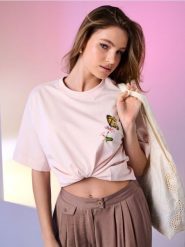 Bawełniana koszulka z nadrukiem motyli - różowy. Czerwone t-shirty damskie Sinsay, l, bez wzorów, z bawełny, bez kołnierzyka. Za 25.99 zł.