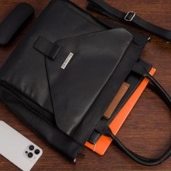 Torebka skórzana duża damska A4 klasyczna na ramię czarna Beltimore N31. Czarne torby na ramię damskie bez wzorów, klasyczne, duże, bez dodatków. Za 329.90 zł.