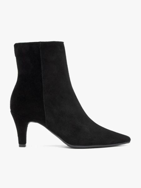 Czarne wyższe botki na szpilce. Czarne botki damskie Brawo sp. z o.o., ze skóry, eleganckie, bez obcasa, na szpilce, bez zapięcia. Za 499.99 zł.