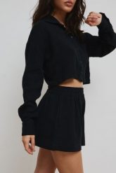 Krótkie spodenki zmuślinu w kolorze CZARNYM - CANO-XL. Czarne szorty damskie Marsala, xl, bez wzorów, z bawełny, klasyczne. Za 159.90 zł.
