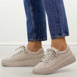 Beżowe skórzane półbuty damskie na platformie Jezzi 18-20. Brązowe półbuty damskie Jezzi, na jesień, bez wzorów, z jeansu, eleganckie, bez obcasa, na platformie, bez zapięcia. Za 249.00 zł.