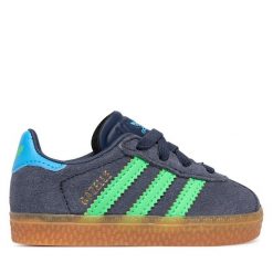 Sneakersy adidas. Szare trampki i tenisówki chłopięce Adidas, bez wzorów, bez zapięcia. Za 259.99 zł.