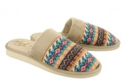 METEOR 071 SWETER NORWESKI beżowy, kapcie damskie. Brązowe kapcie damskie Meteor, bez wzorów, bez kołnierzyka, bez ramiączek, bez kaptura. Za 47.99 zł.