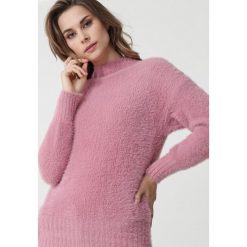 Ciemnoróżowy Sweter Wełniany Holding On. Czerwone swetry damskie Born2be, l, bez wzorów, z wełny, bez kołnierzyka, bez ramiączek, długie, bez kaptura. Za 64.99 zł.